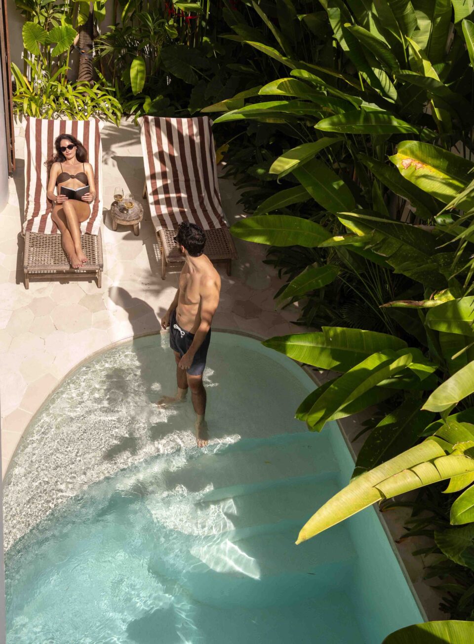 model couple mallorca pool photoshoot